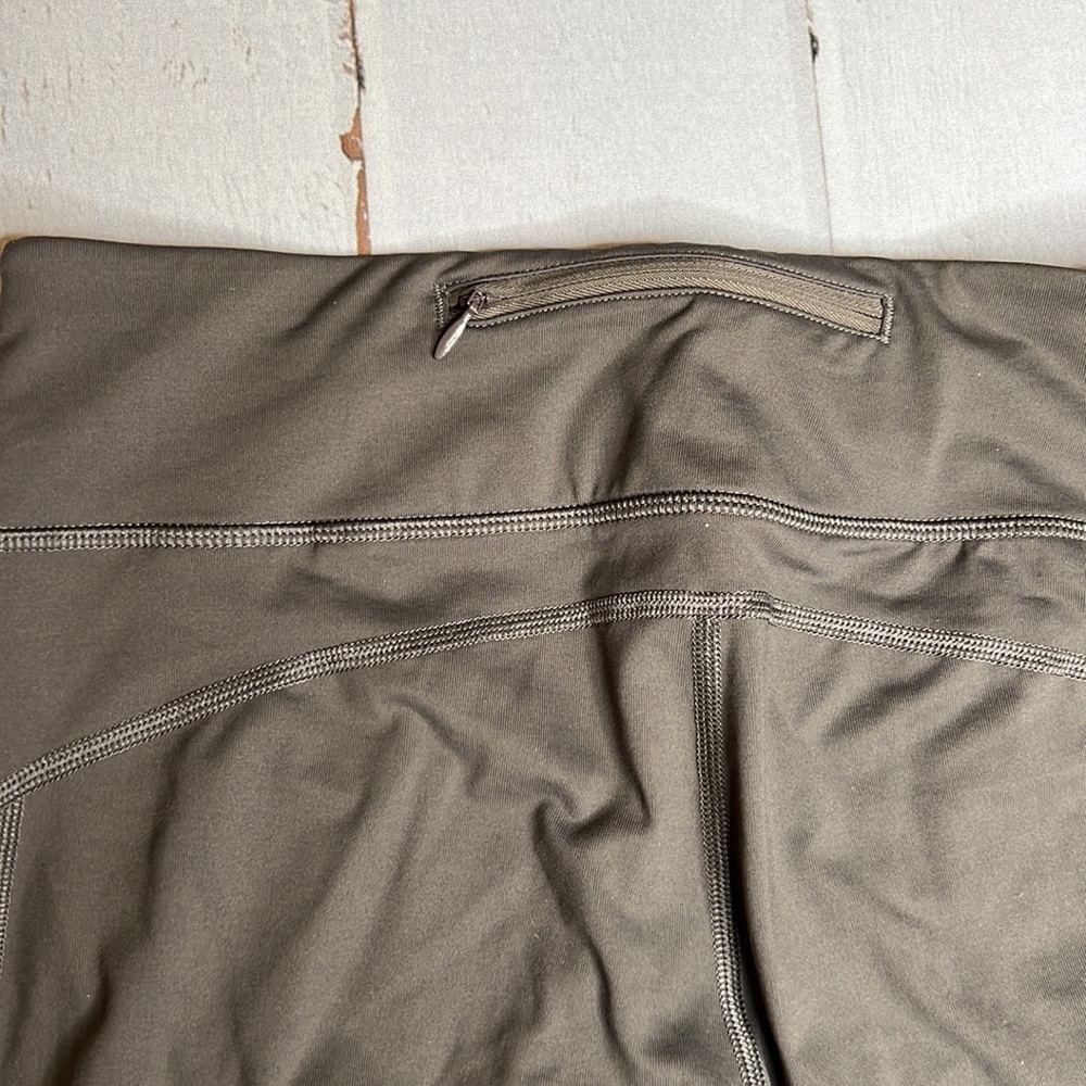 Tommie Copper - Women's Performance Compression Capri - Size Medium - Picture 6 of 6